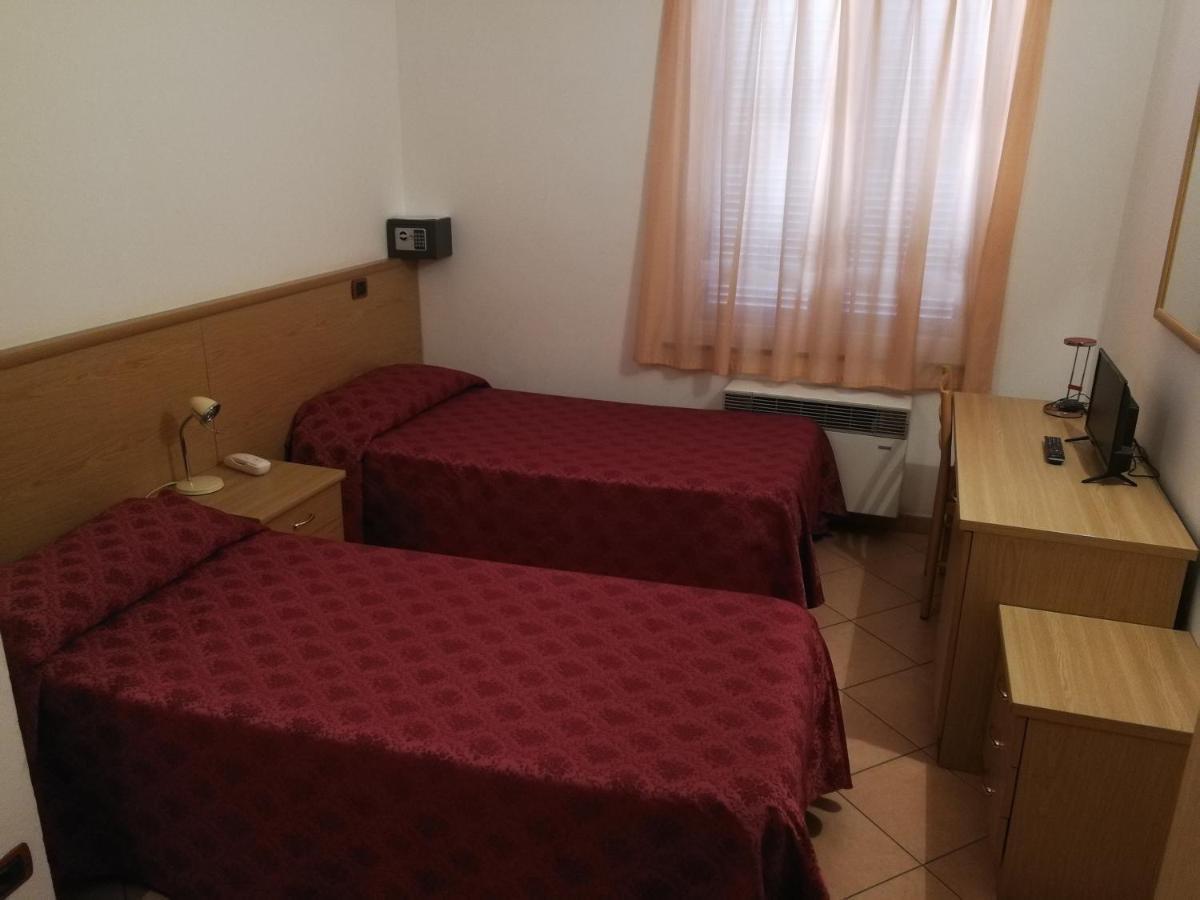 Albergo Della Stazione Кайро-Монтенотте Номер фото