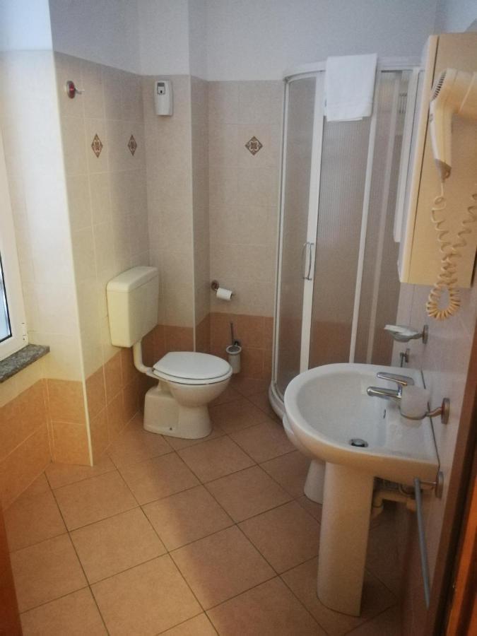 Albergo Della Stazione Кайро-Монтенотте Номер фото