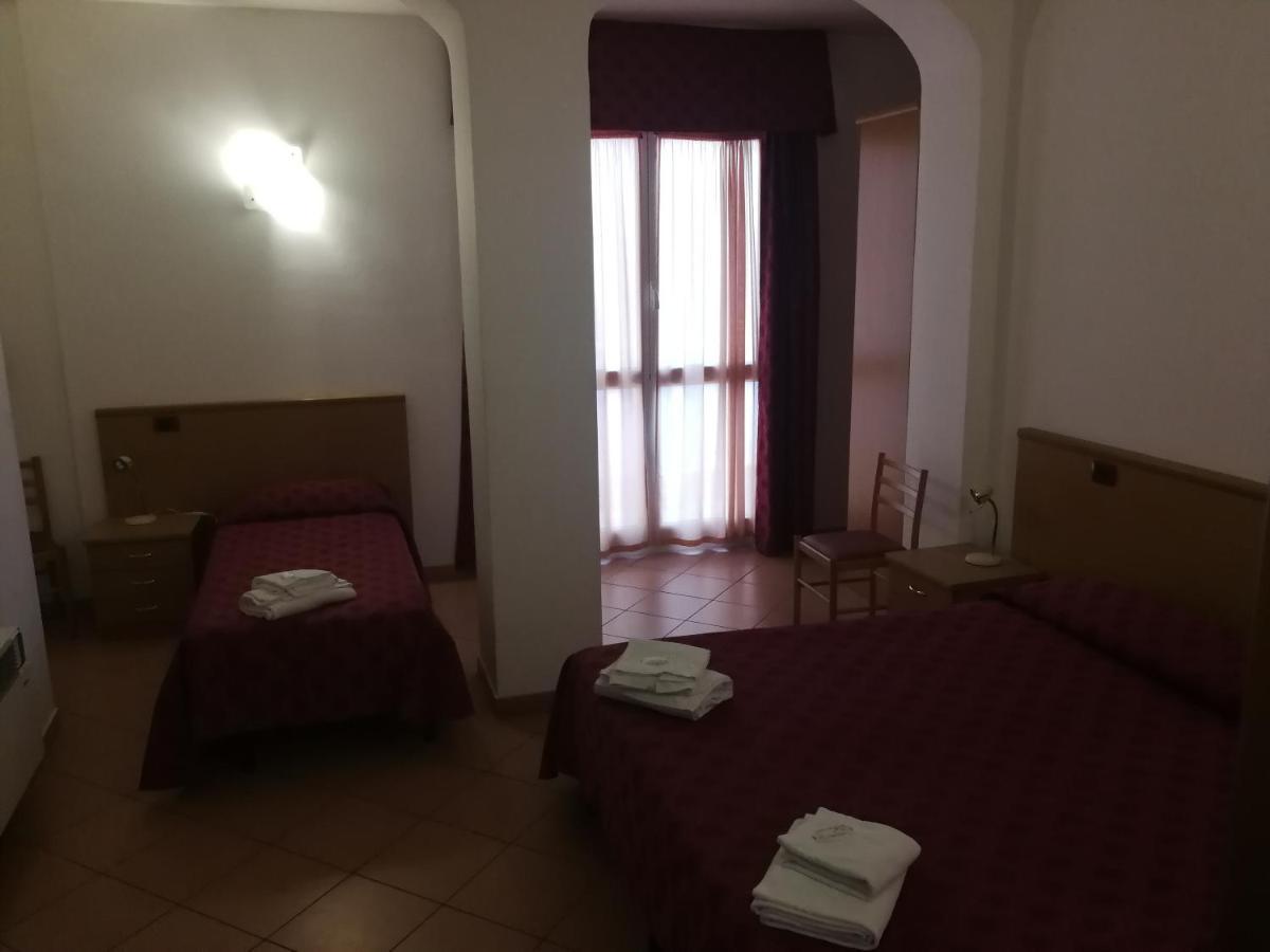 Albergo Della Stazione Кайро-Монтенотте Номер фото
