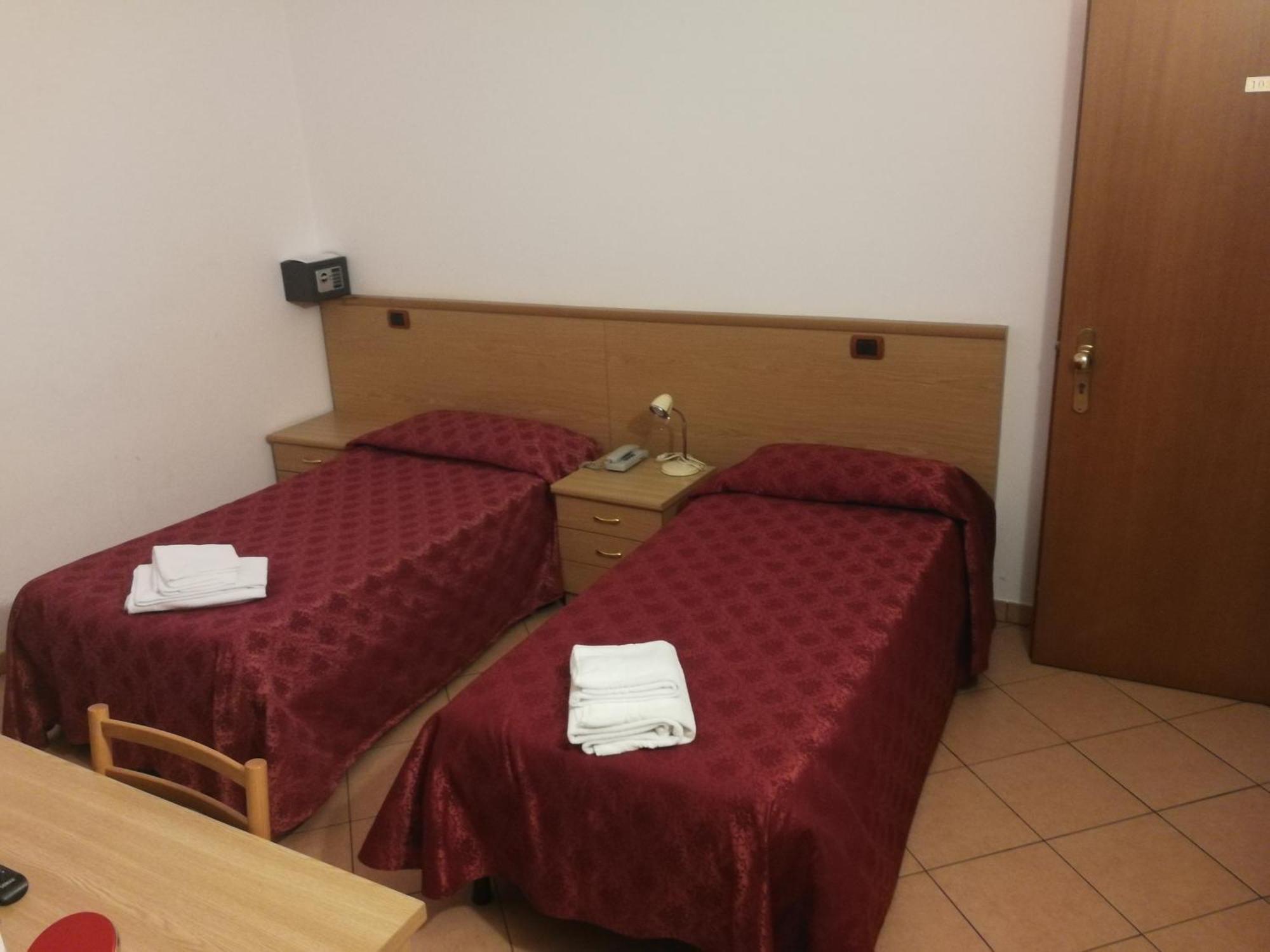 Albergo Della Stazione Кайро-Монтенотте Номер фото